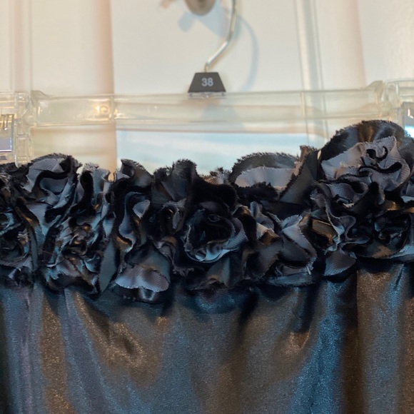 Cute Shiny Satin Strapless Ruffle Lined Top - Picture 2 of 9